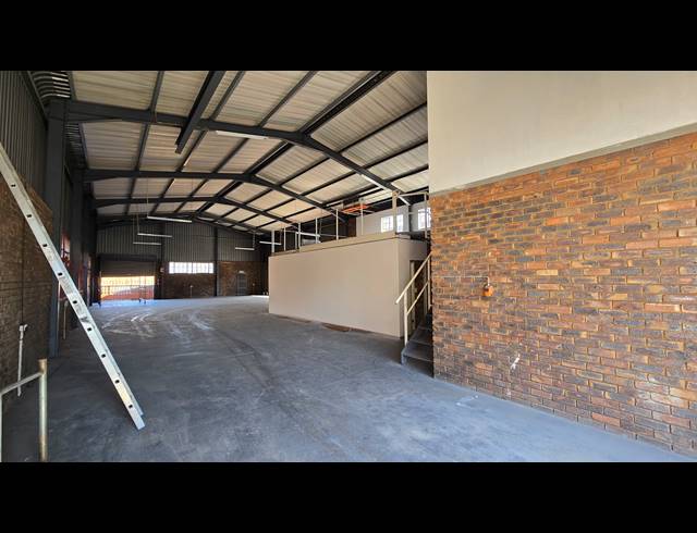465M² WAREHOUSE TO LET IN SEBENZA